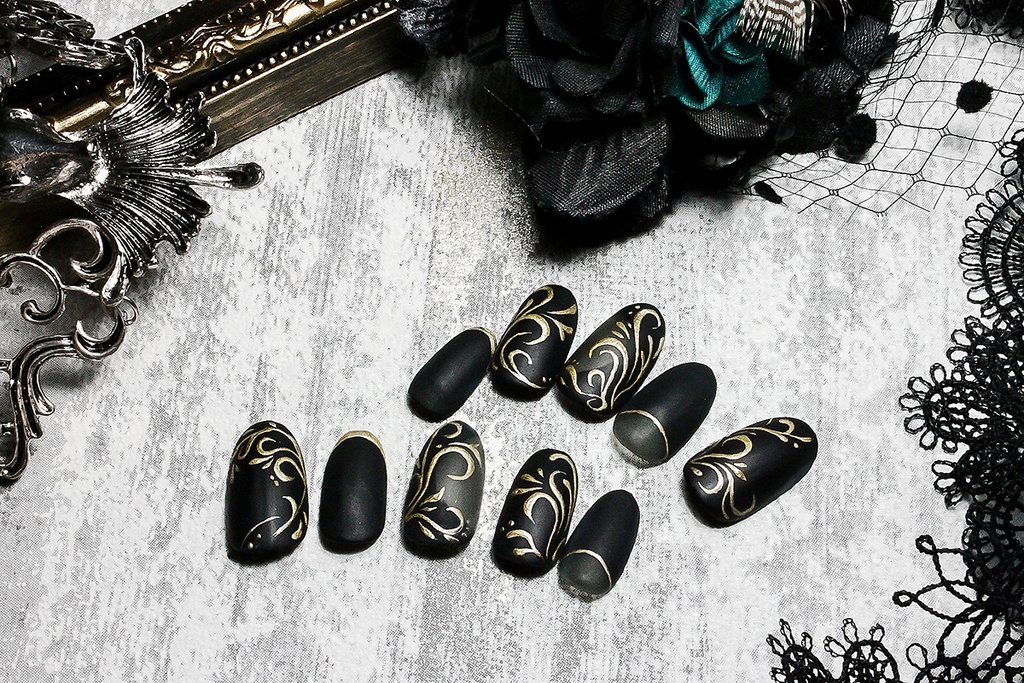 黒マット×ゴールドネイル