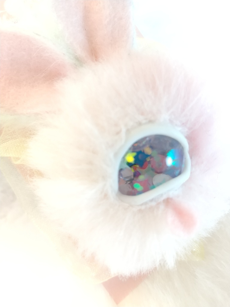 ベロうさブローチ