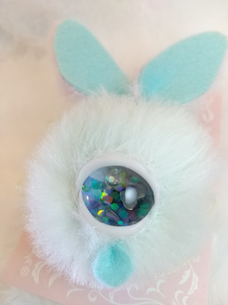 ベロうさブローチ