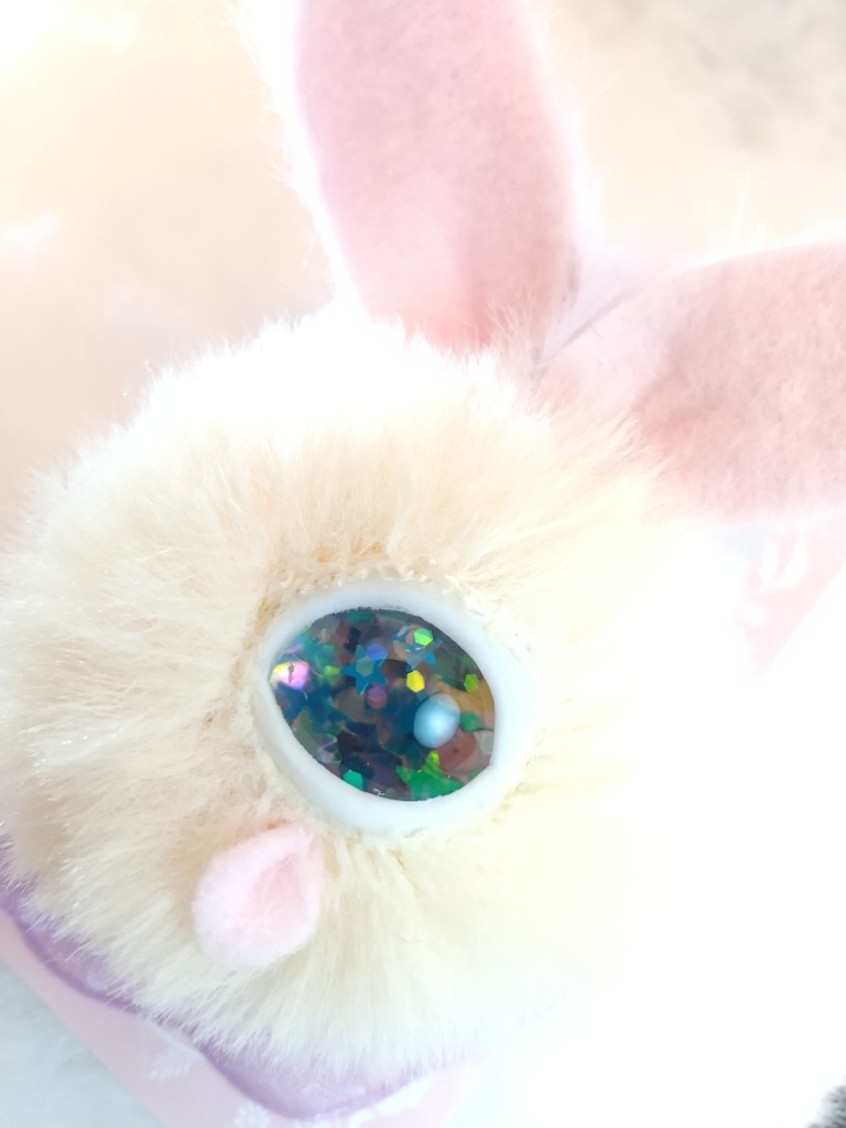 ベロうさブローチ