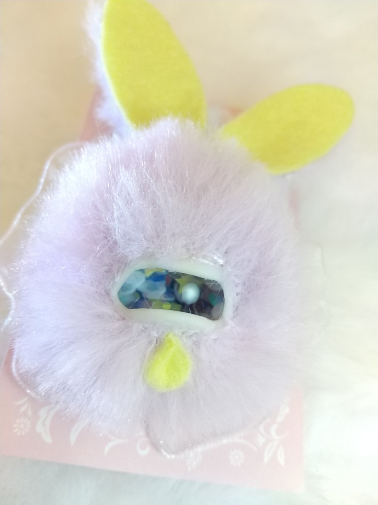 ベロうさブローチ