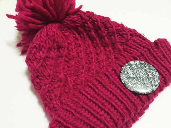 「Crystals Of World ~ostrich' decoration~」缶バッチ