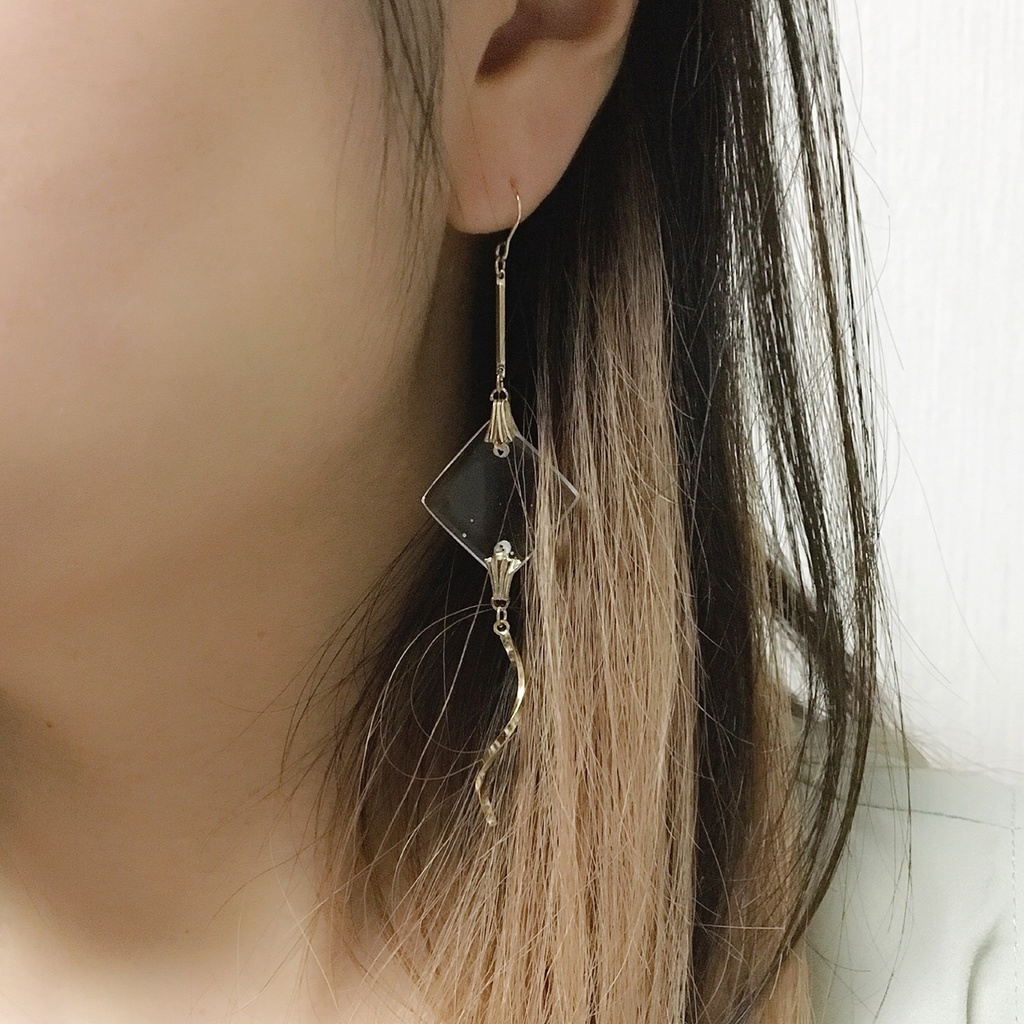 【かくりよの宿飯】白夜のメガネモチーフピアス