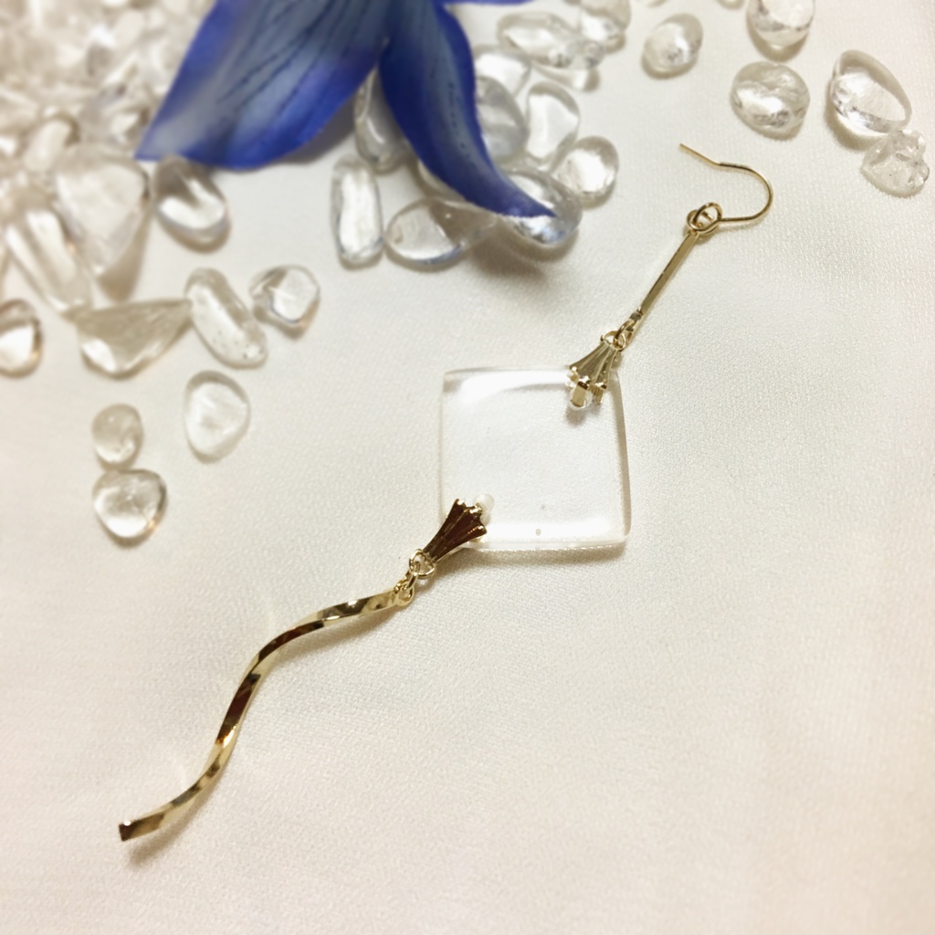 【かくりよの宿飯】白夜のメガネモチーフピアス