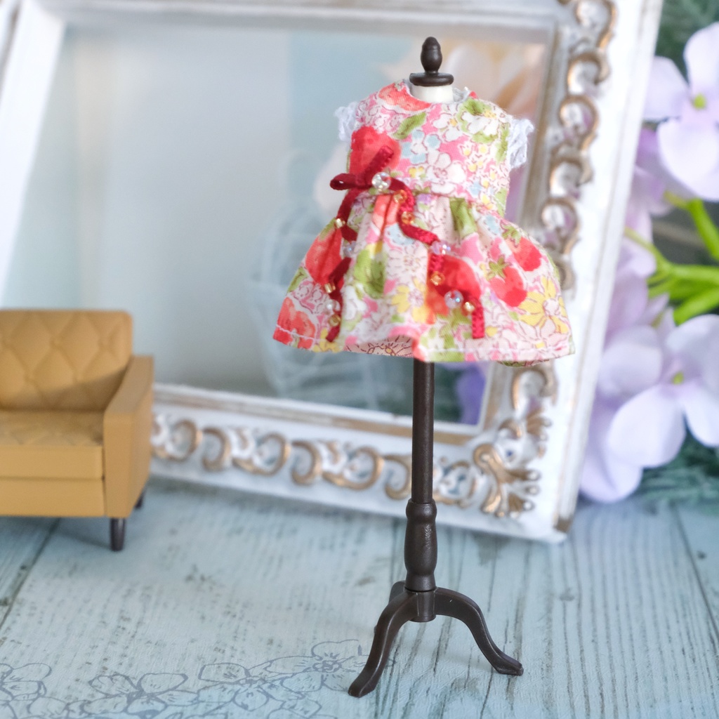 いちごとお花のワンピース