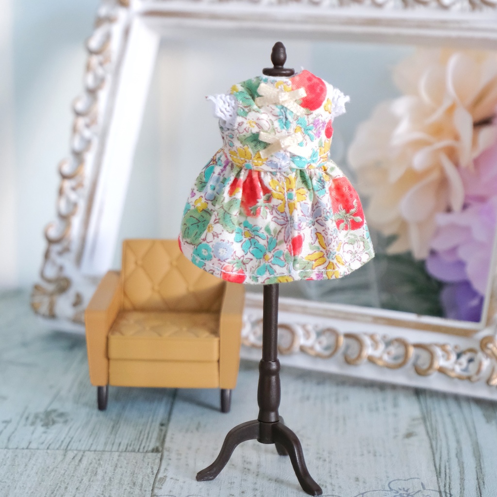 いちごとお花のワンピース