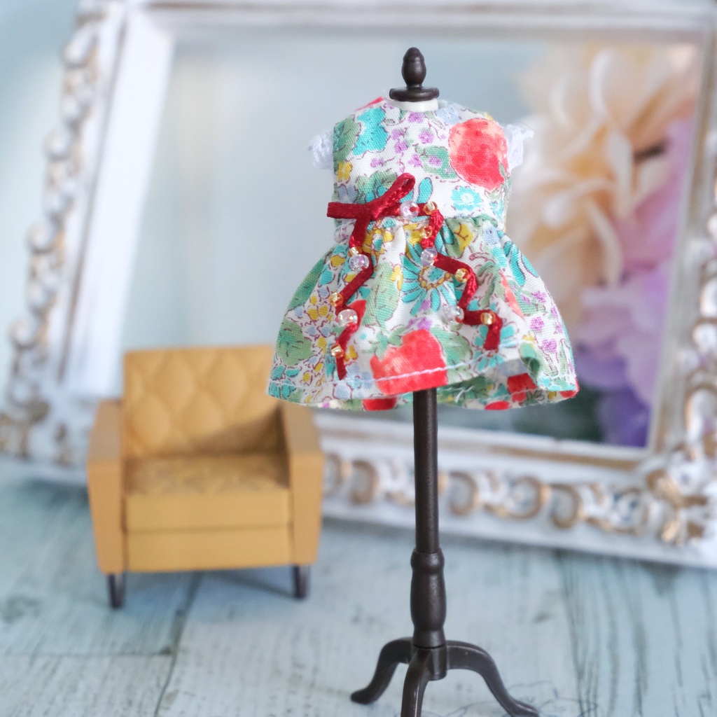 いちごとお花のワンピース