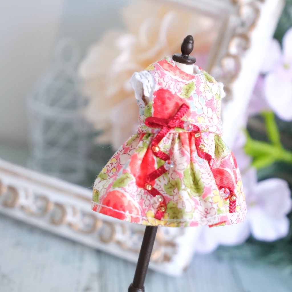 いちごとお花のワンピース