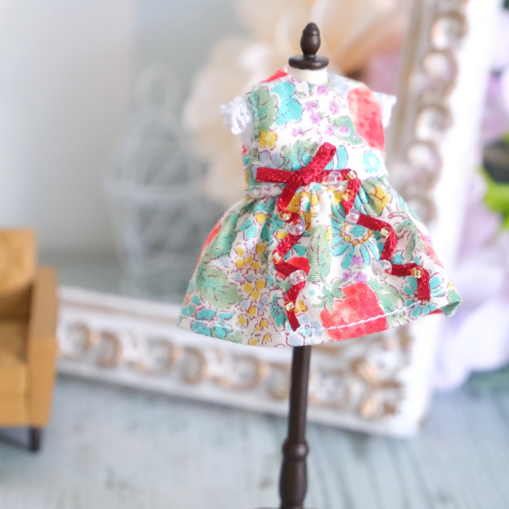 いちごとお花のワンピース