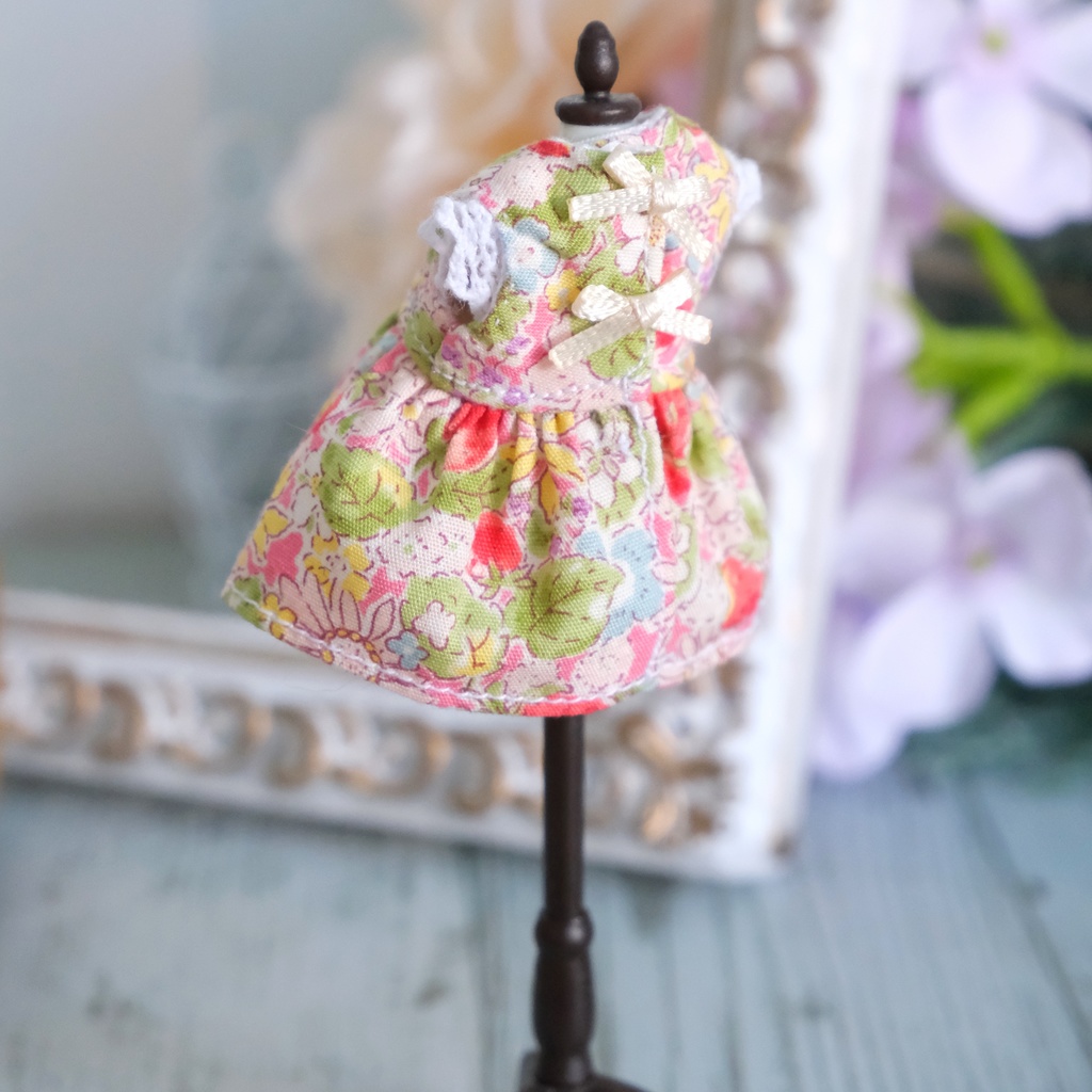 いちごとお花のワンピース