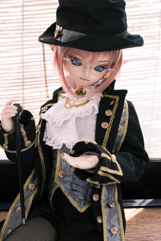 ステッキ(仕込みあり)マジシャン、軍服に!