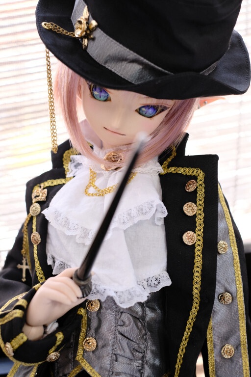 ステッキ(仕込みあり)マジシャン、軍服に!