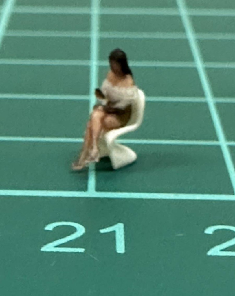 Nゲージ 1/150 フィギュア+椅子 リアルフィギュア ヌミック 鉄道模型 完成品 塗装済完成品 ジオラマに レイアウトに 3Dフィギュア