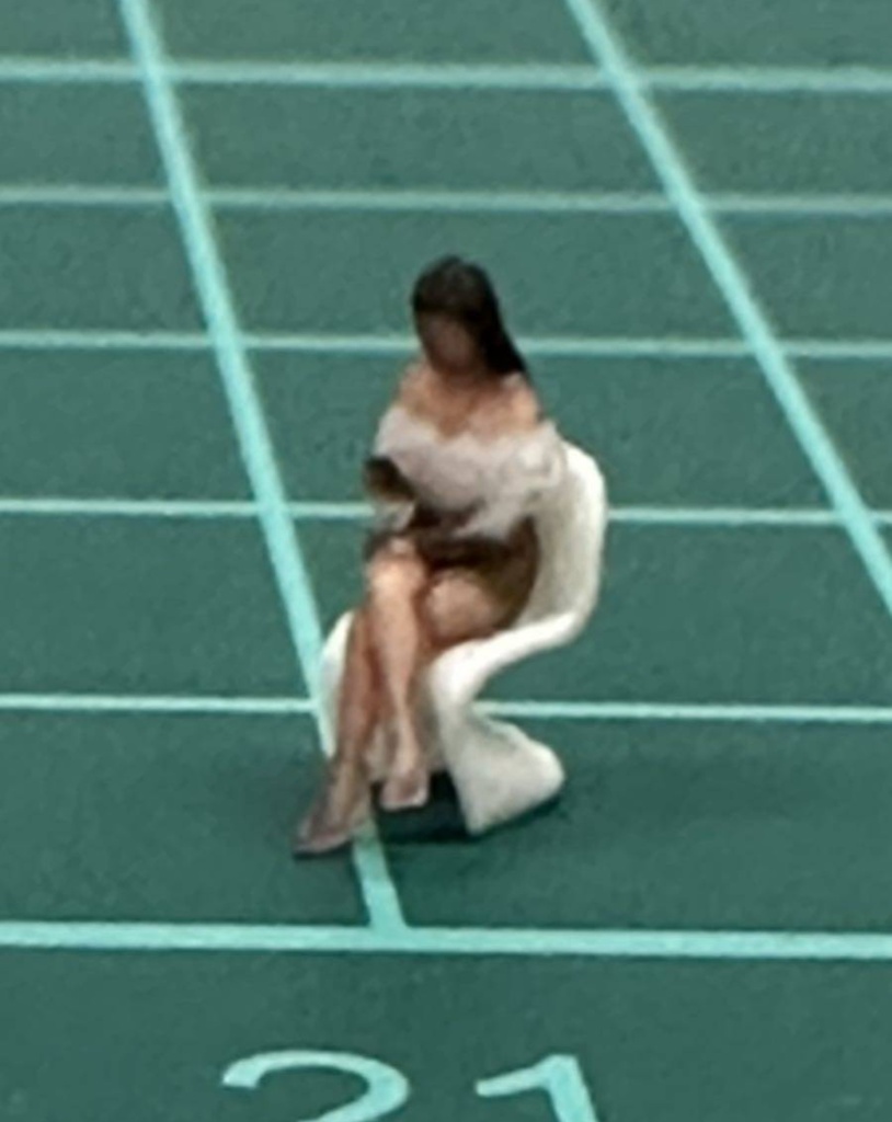 Nゲージ 1/150 フィギュア+椅子 リアルフィギュア ヌミック 鉄道模型 完成品 塗装済完成品 ジオラマに レイアウトに 3Dフィギュア