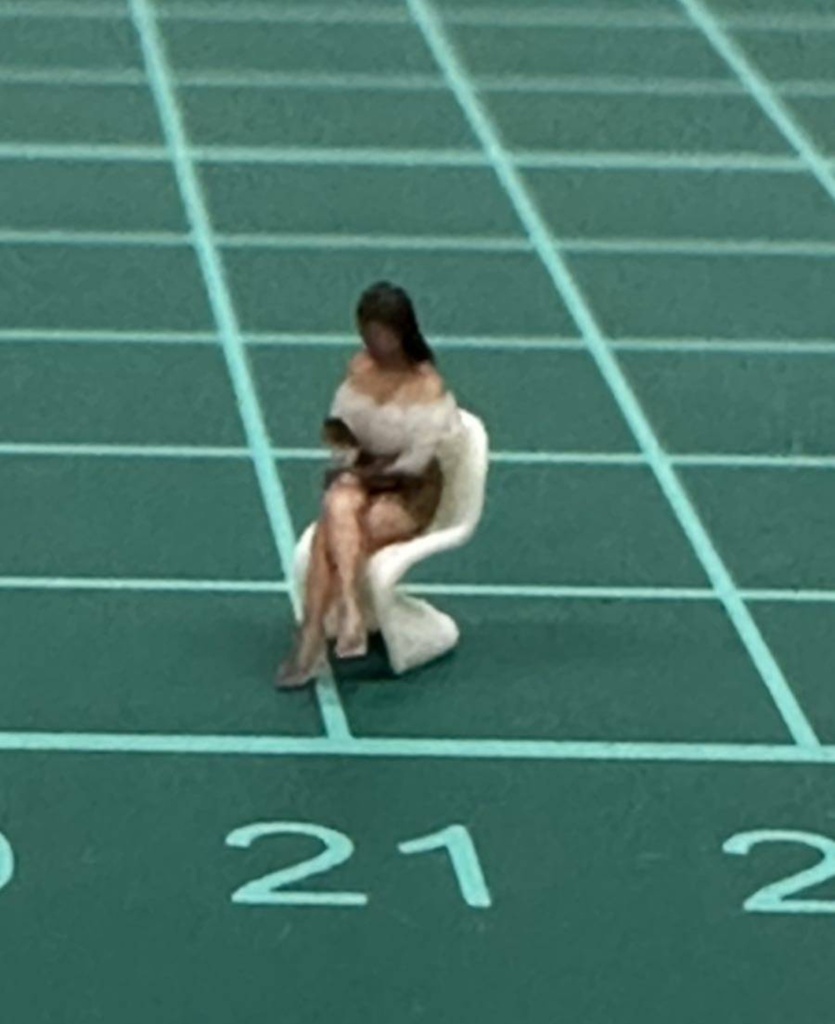 Nゲージ 1/150 フィギュア+椅子 リアルフィギュア ヌミック 鉄道模型 完成品 塗装済完成品 ジオラマに レイアウトに 3Dフィギュア