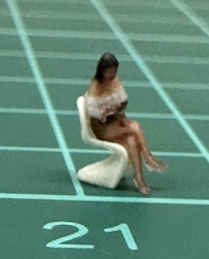 Nゲージ 1/150 フィギュア+椅子 リアルフィギュア ヌミック 鉄道模型 完成品 塗装済完成品 ジオラマに レイアウトに 3Dフィギュア