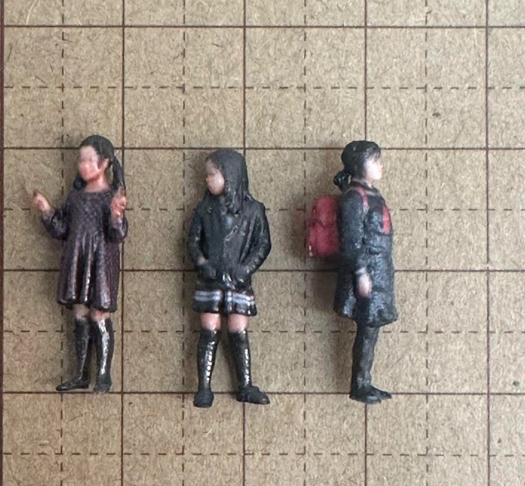 1/64 小学生3体 フィギュア リアルフィギュア 完成品 ミニチュアイメージ 塗装済完成品 3Dフィギュア ミニカーに ジオラマに 3D人物 人物3D ミニチュア