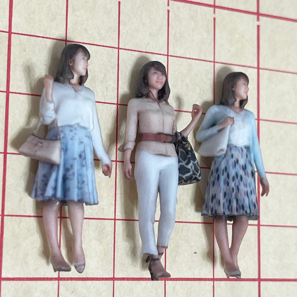 完成品 1/43 フィギュア3体 3D人物 人物3D リアルフィギュア ミニチュアイメージ 3Dフィギュア フルカラー3Dプリンター ミニカーに ジオラマに