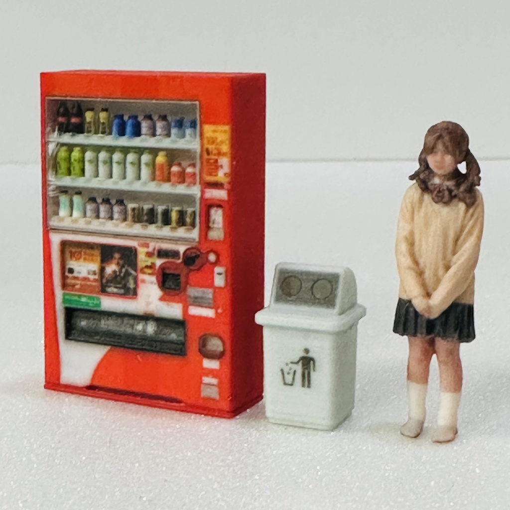 1/43 飲物立体タイプ自販機+空き缶入れ リアルフィギュア ミニチュア フィギュアに 自販機 空き缶入れ ミニチュアイメージ ミニカーに ジオラマに フルカラー3Dプリンター