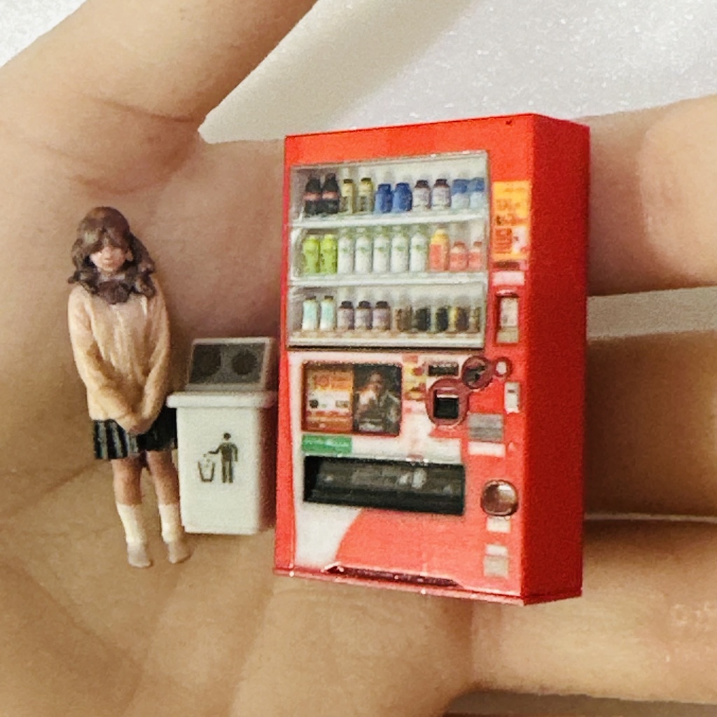 1/43 飲物立体タイプ自販機+空き缶入れ リアルフィギュア ミニチュア フィギュアに 自販機 空き缶入れ ミニチュアイメージ ミニカーに ジオラマに フルカラー3Dプリンター