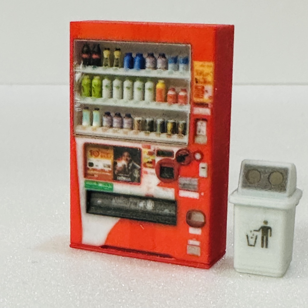 1/43 飲物立体タイプ自販機+空き缶入れ リアルフィギュア ミニチュア フィギュアに 自販機 空き缶入れ ミニチュアイメージ ミニカーに ジオラマに フルカラー3Dプリンター