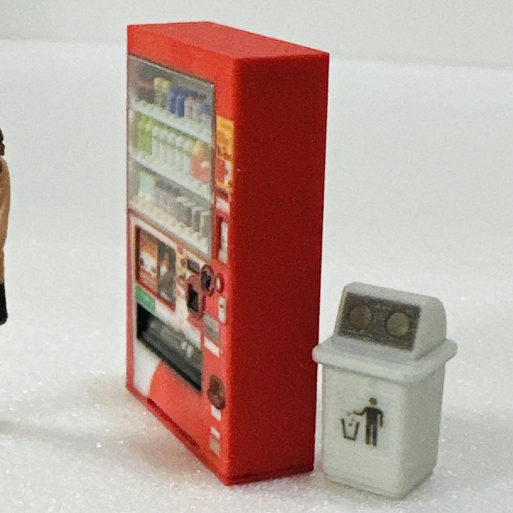1/43 飲物立体タイプ自販機+空き缶入れ リアルフィギュア ミニチュア フィギュアに 自販機 空き缶入れ ミニチュアイメージ ミニカーに ジオラマに フルカラー3Dプリンター