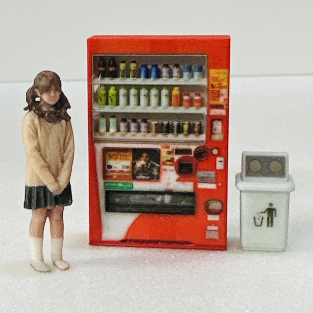 1/43 飲物立体タイプ自販機+空き缶入れ リアルフィギュア ミニチュア フィギュアに 自販機 空き缶入れ ミニチュアイメージ ミニカーに ジオラマに フルカラー3Dプリンター