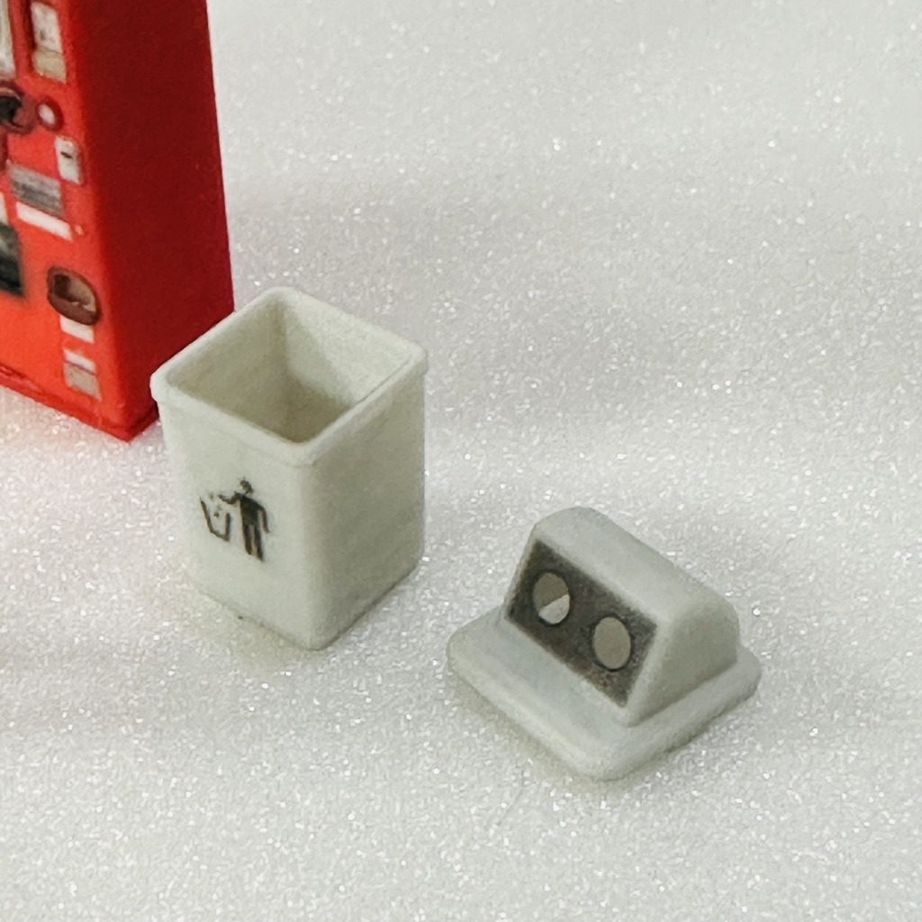 1/43 飲物立体タイプ自販機+空き缶入れ リアルフィギュア ミニチュア フィギュアに 自販機 空き缶入れ ミニチュアイメージ ミニカーに ジオラマに フルカラー3Dプリンター