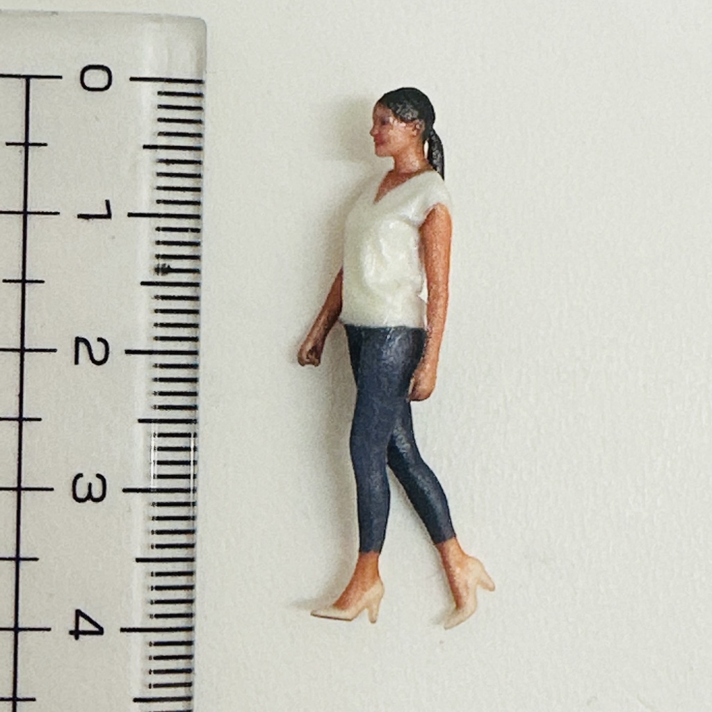 完成品 1/43 1083 ヌミック フィギュア リアルフィギュア ミニチュアイメージ ミニカーに ジオラマに 3Dフィギュア フルカラー3Dプリンター