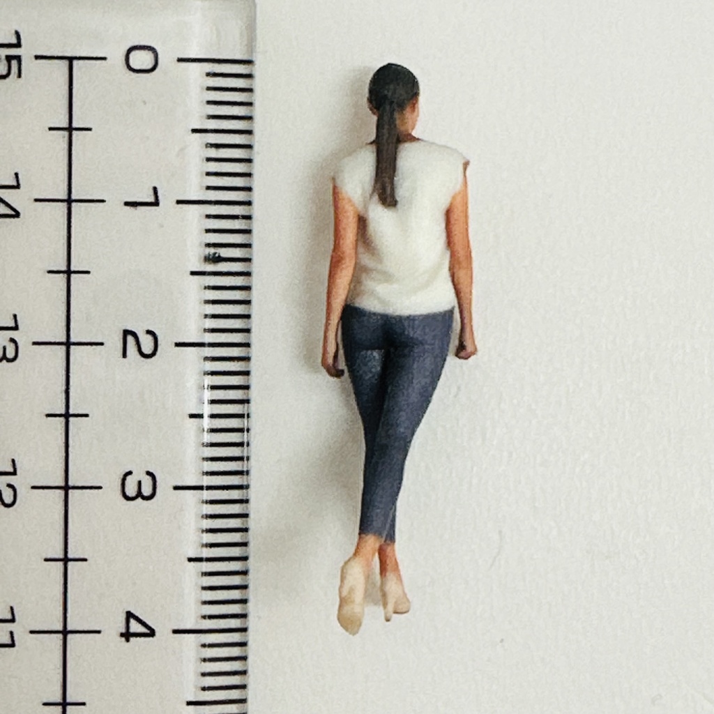 完成品 1/43 1083 ヌミック フィギュア リアルフィギュア ミニチュアイメージ ミニカーに ジオラマに 3Dフィギュア フルカラー3Dプリンター