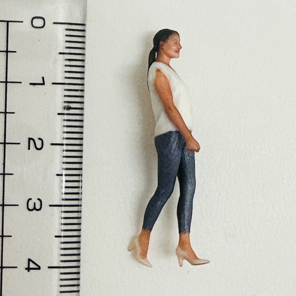 完成品 1/43 1083 ヌミック フィギュア リアルフィギュア ミニチュアイメージ ミニカーに ジオラマに 3Dフィギュア フルカラー3Dプリンター