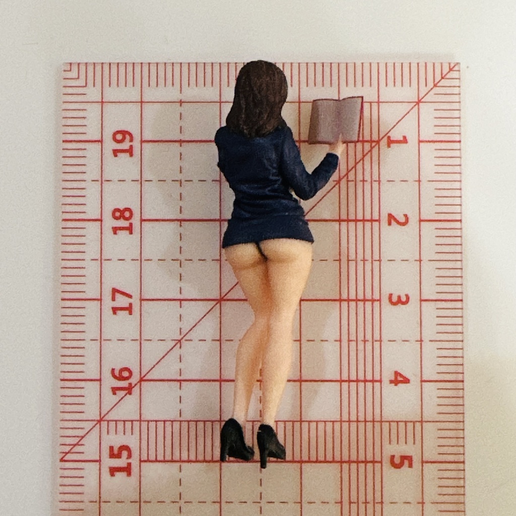 完成品 1/35 オーシャンコスモス 教師 フィギュア リアルフィギュア ミニチュアイメージ ミニカーに ジオラマに ミニチュア