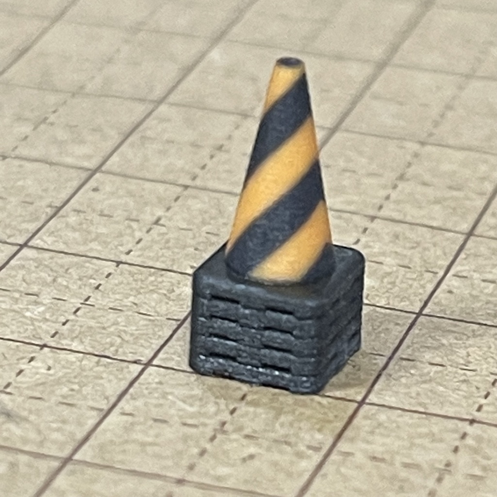 1/64 完成品 三角コーン重ねタイプ コーン ミニチュア フィギュア ミニカーに ジオラマに