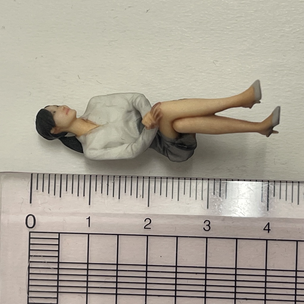 完成品 1/32 Jess OL sitting フィギュア リアルフィギュア ミニチュア ミニカーに ジオラマに ミニチュアイメージ 塗装済み完成品