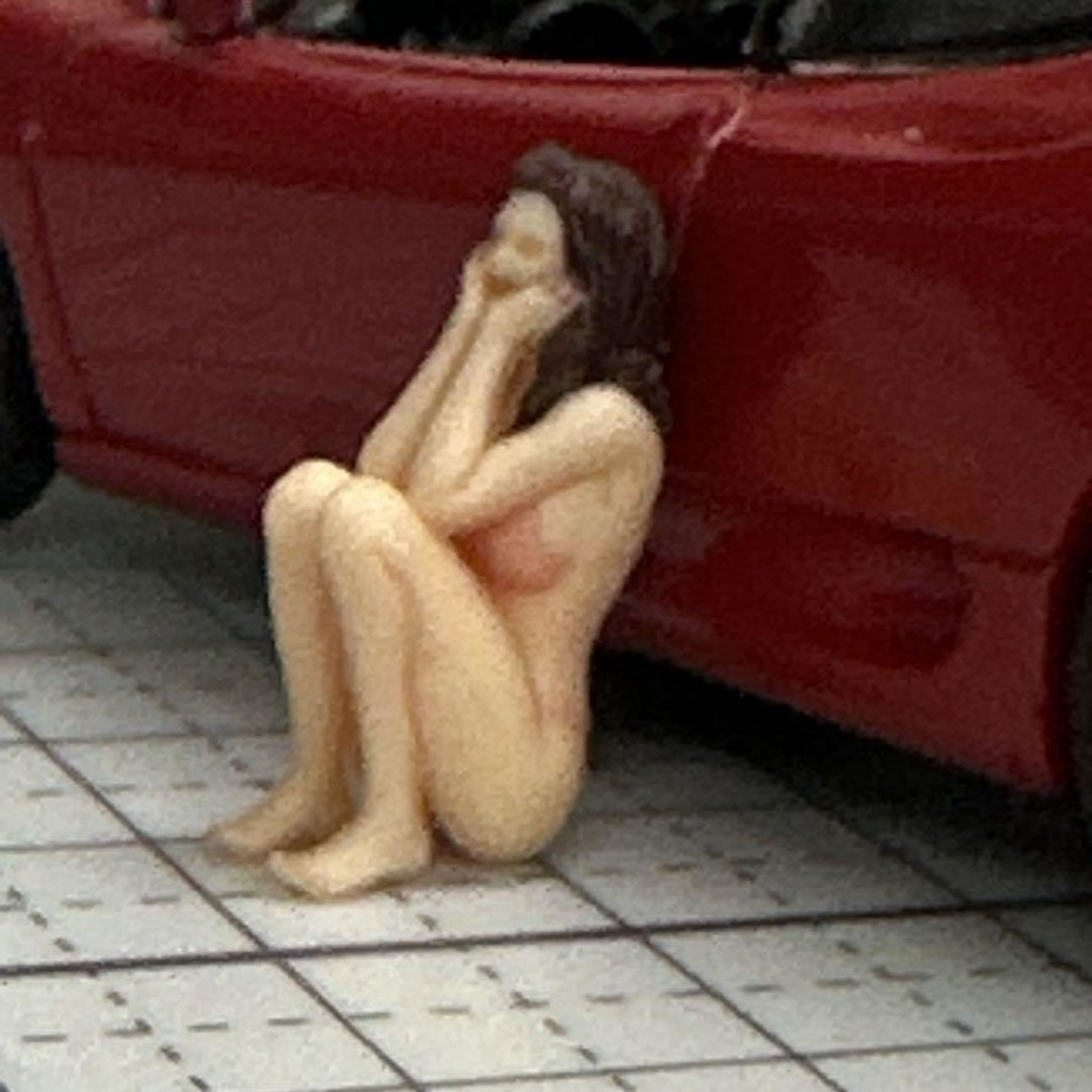 1/43 完成品 しゃがみ フィギュア リアルフィギュア ミニチュアイメージ 3Dフィギュア ミニカーに ジオラマに ミニチュア 3D人物