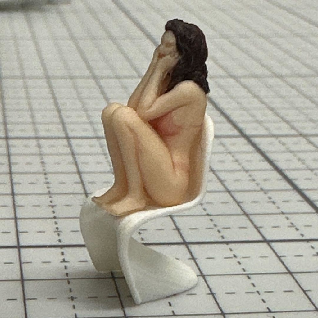 1/43 完成品 しゃがみ フィギュア リアルフィギュア ミニチュアイメージ 3Dフィギュア ミニカーに ジオラマに ミニチュア 3D人物