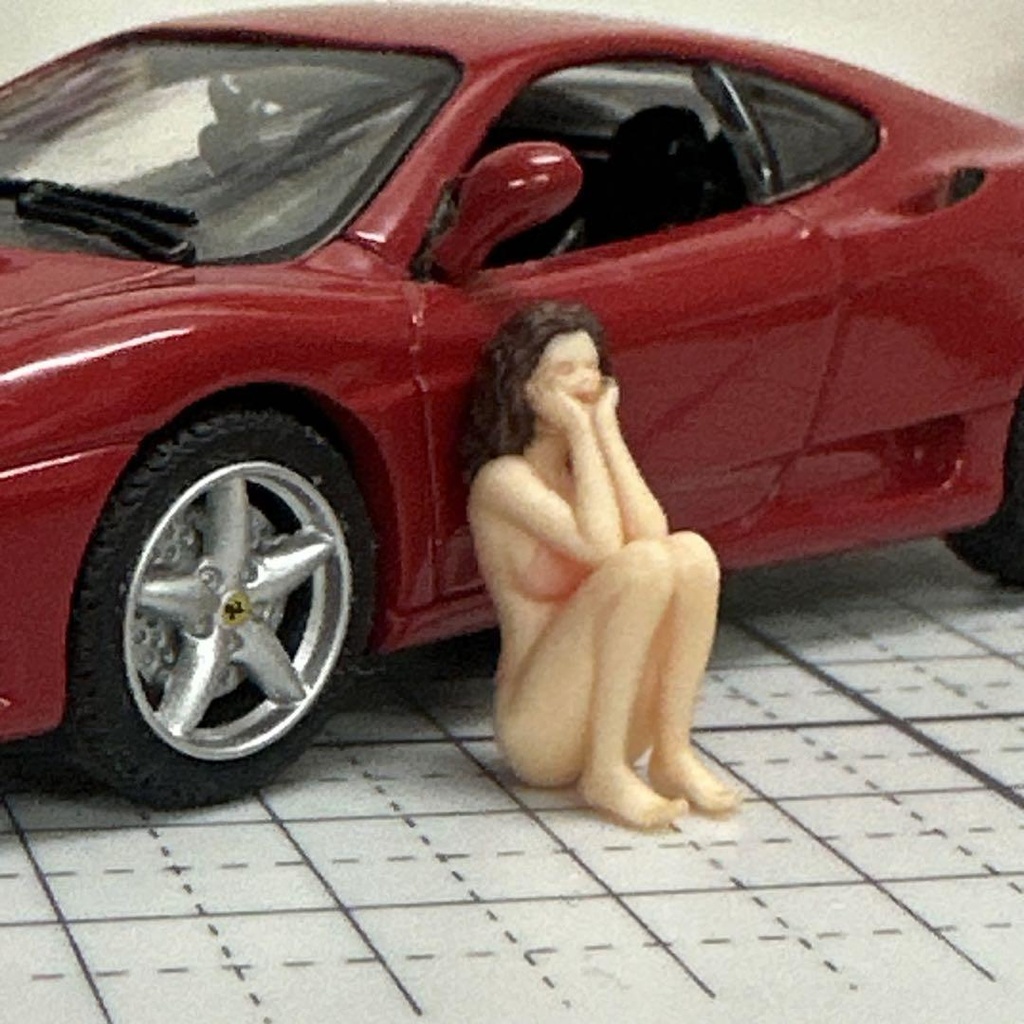 1/43 完成品 しゃがみ フィギュア リアルフィギュア ミニチュアイメージ 3Dフィギュア ミニカーに ジオラマに ミニチュア 3D人物