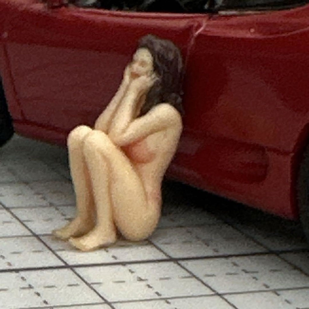 1/43 完成品 しゃがみ フィギュア リアルフィギュア ミニチュアイメージ 3Dフィギュア ミニカーに ジオラマに ミニチュア 3D人物