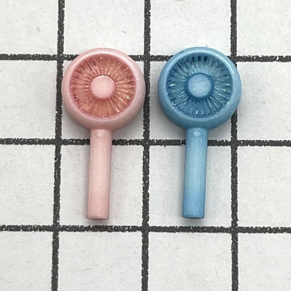 1/12 ミニチュア ハンディファン2個 人形に ドールに ジオラマに ドールハウスに ミニチュアイメージ 3D