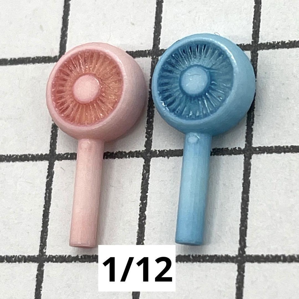 1/12 ミニチュア ハンディファン2個 人形に ドールに ジオラマに ドールハウスに ミニチュアイメージ 3D