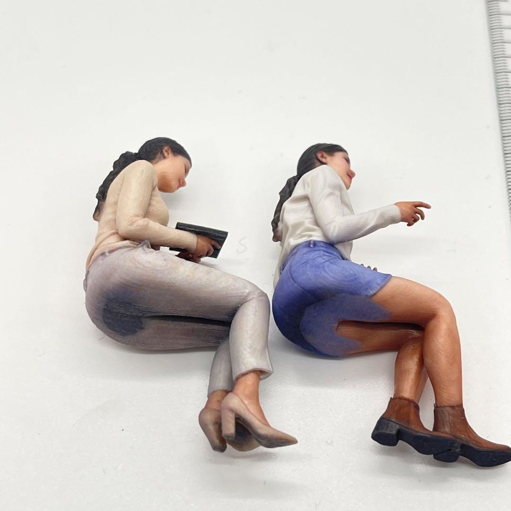 1/18 フィギュア二体 ヌミック リアルフィギュア ミニカーに ジオラマに ドールハウスに ミニチュアイメージ 3D