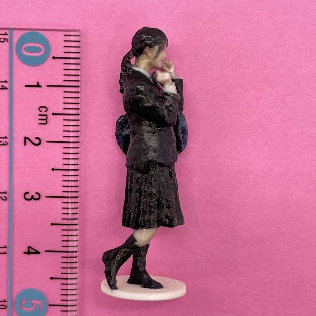 1/35 JKNJ フィギュア リアルフィギュア 女子高生 完成品 ミニカーに ジオラマに ミニチュア 3Dフィギュア