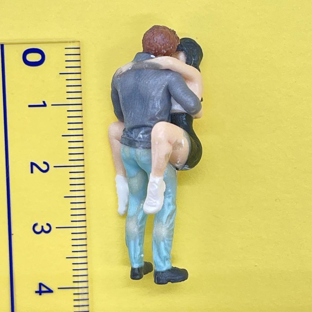 1/43 カップル ミニチュア フィギュア リアルフィギュア 完成品 ミニチュアイメージ ミニカーに ジオラマ 住宅模型 建築模型 3D人物 3Dプリンター