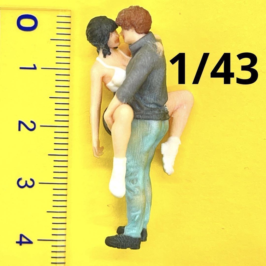1/43 カップル ミニチュア フィギュア リアルフィギュア 完成品 ミニチュアイメージ ミニカーに ジオラマ 住宅模型 建築模型 3D人物 3Dプリンター
