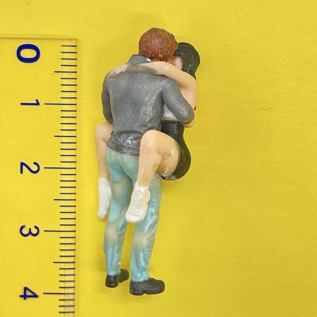 1/43 カップル ミニチュア フィギュア リアルフィギュア 完成品 ミニチュアイメージ ミニカーに ジオラマ 住宅模型 建築模型 3D人物 3Dプリンター