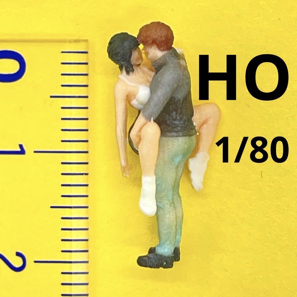 HOゲージ　1/80  フィギュア　カップル　完成品　鉄道模型　ジオラマ　住宅模型　レイアウト　３D人物　ミニチュアイメージ