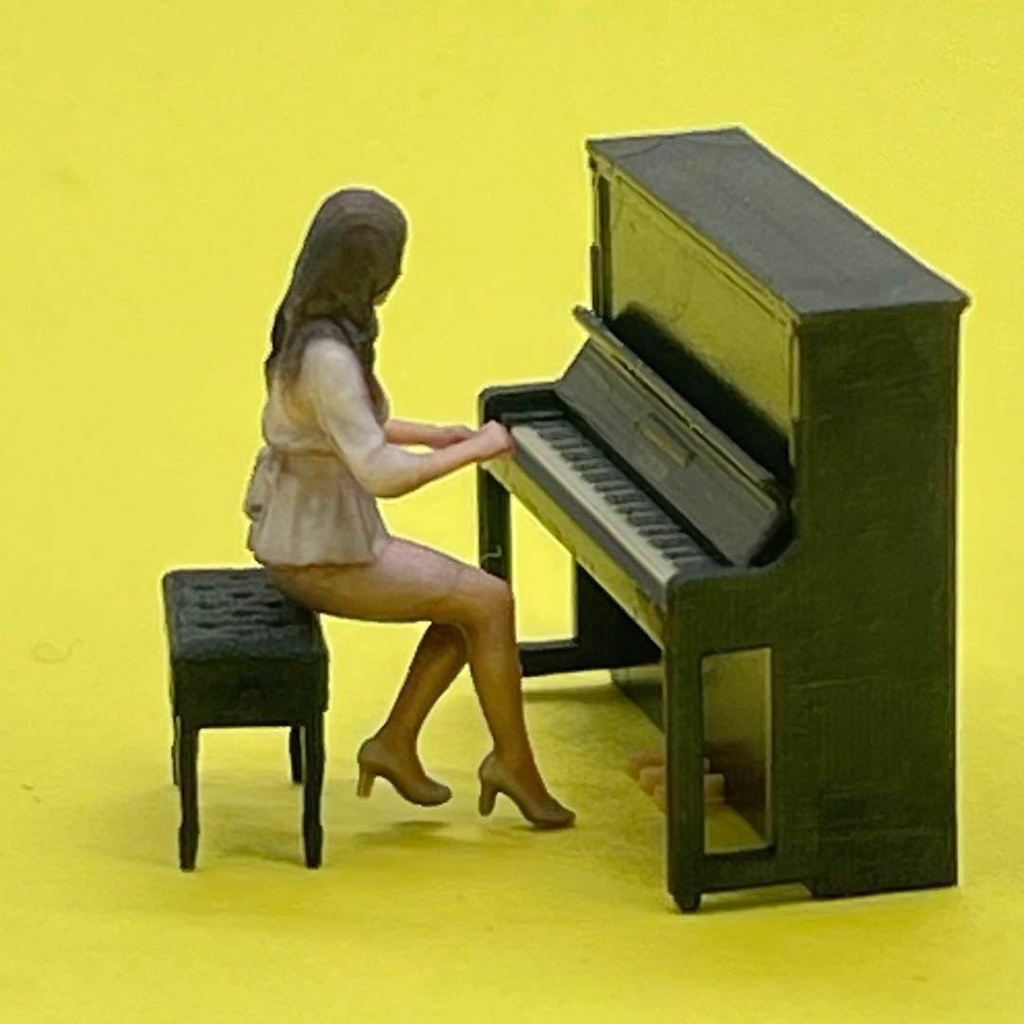 1/64 フィギュア+ピアノ+椅子 ミニチュア ジオラマ 住宅模型に ミニカーに ミニチュアイメージ 3D