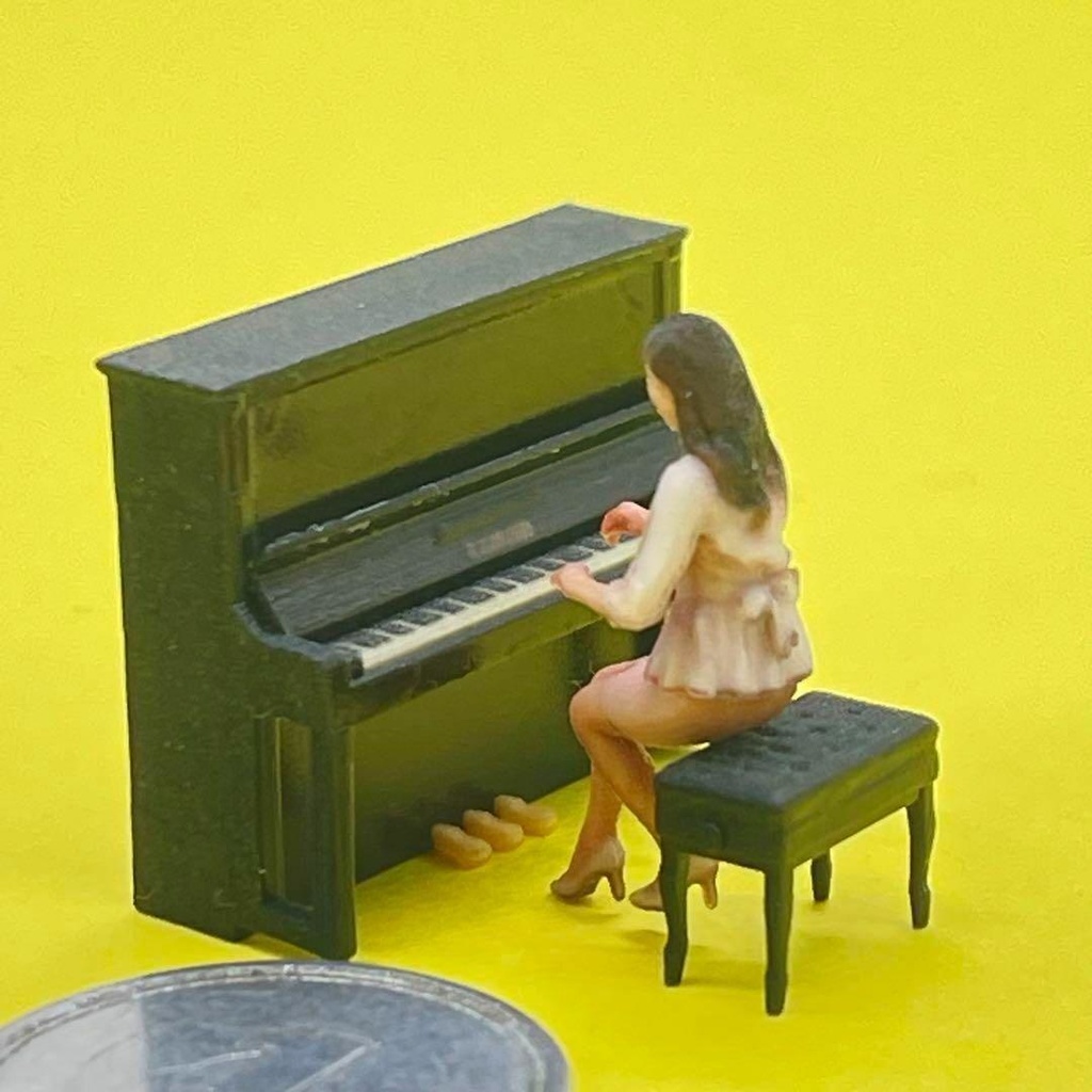 1/64 フィギュア+ピアノ+椅子 ミニチュア ジオラマ 住宅模型に ミニカーに ミニチュアイメージ 3D