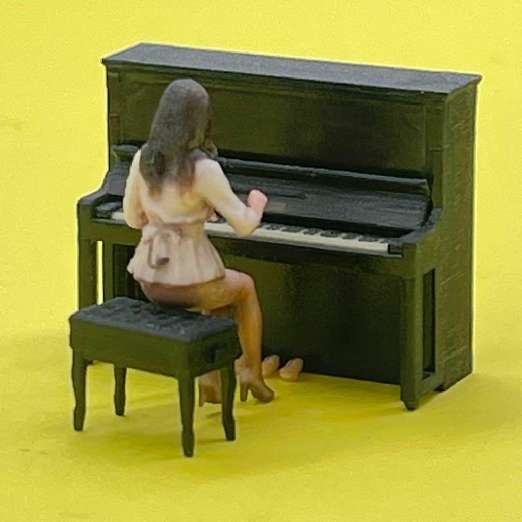 1/64 フィギュア+ピアノ+椅子 ミニチュア ジオラマ 住宅模型に ミニカーに ミニチュアイメージ 3D