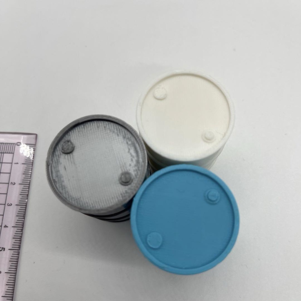 1/18 ドラム缶三個 ミニチュア 完成品 ドールハウスに ミニカーに ジオラマに ミニチュアイメージ